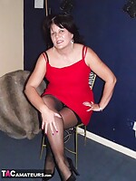 mature bbw posing