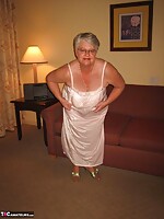 mature bbw posing